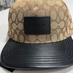 COACH MONOGRAM BASEBALL CAP.